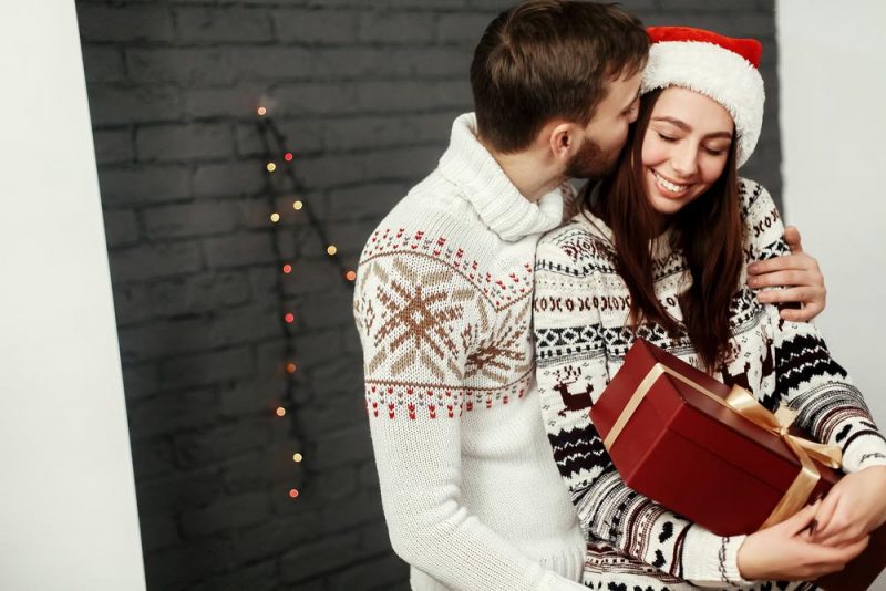 what-to-get-your-girlfriend-for-christmas-2021-top-60-best-cute-gifts