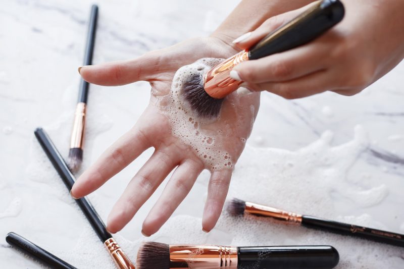 How To Clean Makeup Brushes – How Often You Should Do It