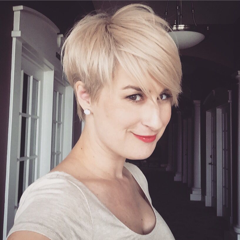 Champagne Blonde Short Hair Color